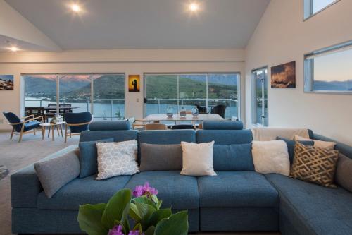 Remarkable Lookout - spacious 4 bedroom holiday home - image 4