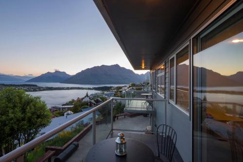 Remarkable Lookout - spacious 4 bedroom holiday home - image 8