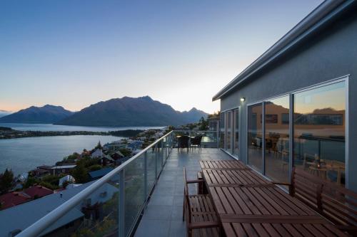 Remarkable Lookout - spacious 4 bedroom holiday home - image 12
