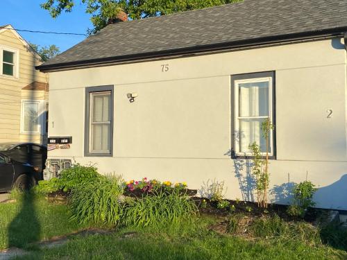 Oshawa Downtown, 2 Bed rooms house fully furnished