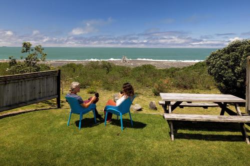 นาเปียร์ บีช ฮอลิเดย์ พาร์ค แอนด์ โมเต็ล (Napier Beach Holiday Park and Motel) in เบย์ วิว