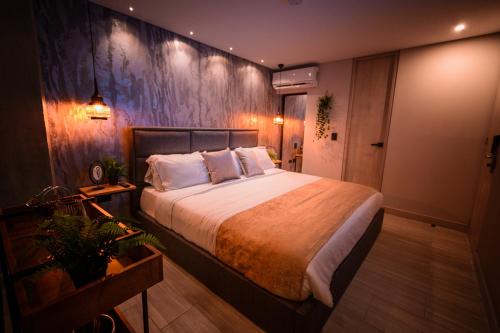 Junior Suite with Balcony image 2