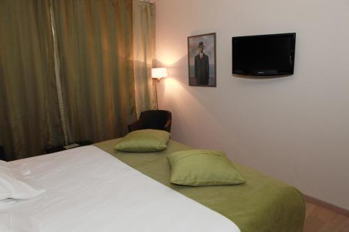 Cleythil Hotel - image 12
