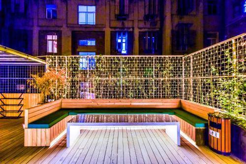 何夜青年旅行酒店(西安钟楼地铁站店) 何夜青年旅行酒店(西安钟楼地铁站店)