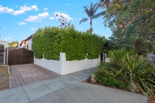 Lux Spanish Style Mansion 4BD BA,Dog House thumb 2