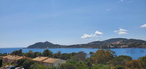 Lumineux appartement avec vue sur mer in Agay