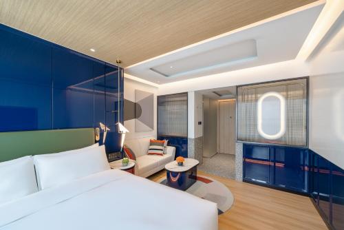 room detail thumbnail 1