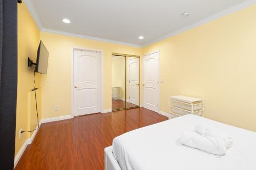 Luxe Living 3BR Home near LA's Attractions