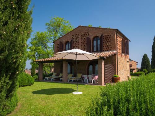 Romantic House in Tuscany with Pool Views