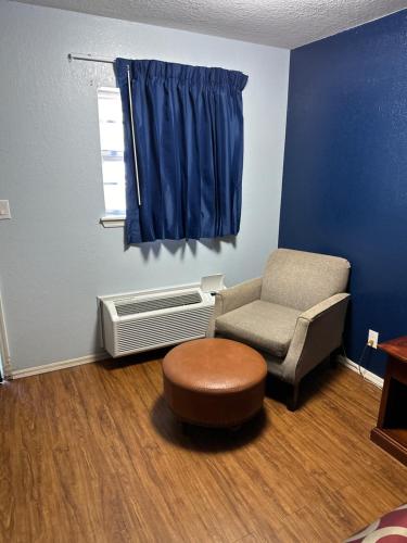 Tanglewood Motel - image 4