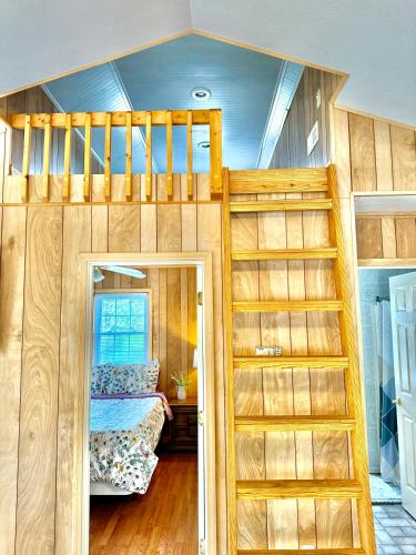 Cozy Deluxe Cottage- 397 in Marion, USA