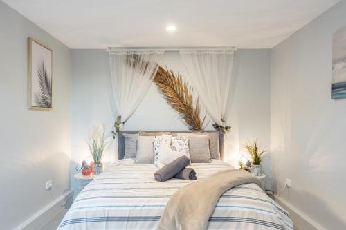 Detached Double Room - Seconds to Transport - Close to China Town - Shared Bathroom