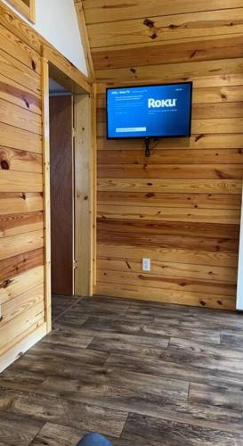 Charming 1 BR Compact Cabin in Marion, USA