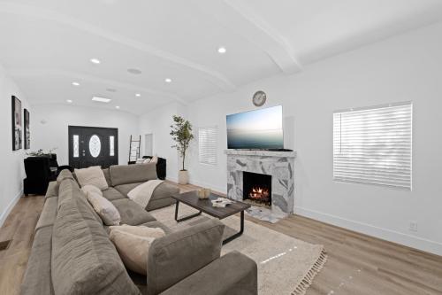 Modern and Spacious 4 Bedroom Home