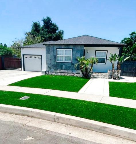 Beautiful Encino House with Backyard, Deck & Patio in Encino, USA