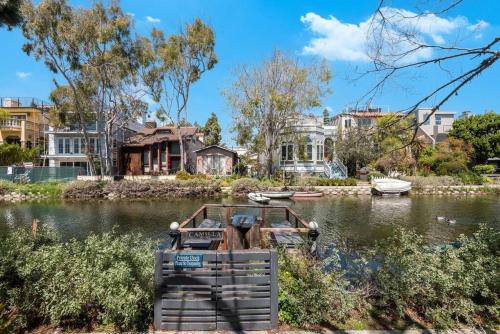 Luxurious Venice Canal Home Waterfront Living in Los Angeles, USA