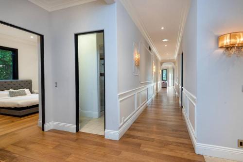 Luxury Villa With Private Pool and Spa Sleeps 14 in Los Angeles, USA