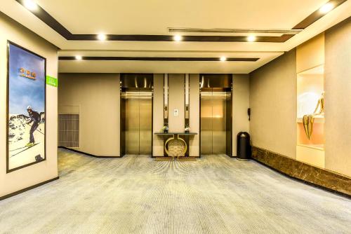 何夜青年旅行酒店(西安钟楼地铁站店) 何夜青年旅行酒店(西安钟楼地铁站店)