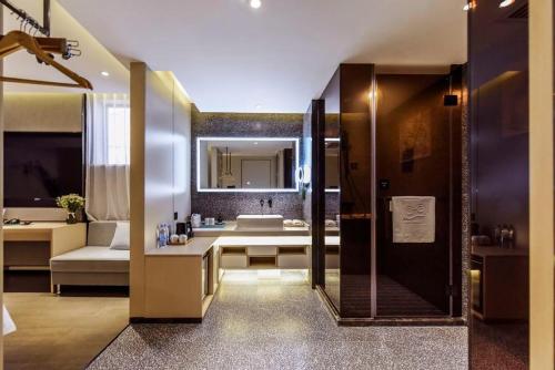 何夜青年旅行酒店(西安钟楼地铁站店) 何夜青年旅行酒店(西安钟楼地铁站店)