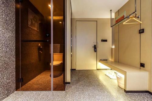 何夜青年旅行酒店(西安钟楼地铁站店) 何夜青年旅行酒店(西安钟楼地铁站店)