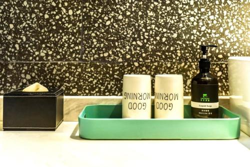 何夜青年旅行酒店(西安钟楼地铁站店) 何夜青年旅行酒店(西安钟楼地铁站店)