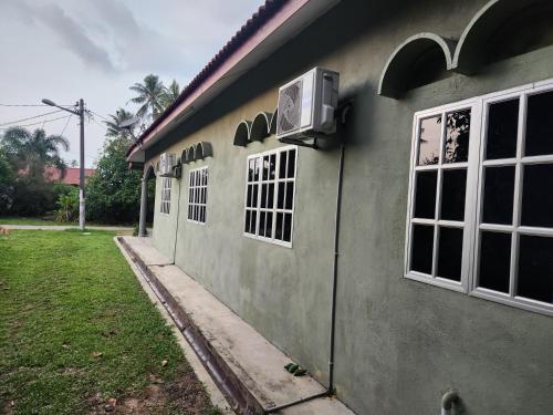 Homestay Hassani Kepala Batas - Tap to explore photos