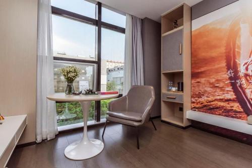 何夜青年旅行酒店(西安钟楼地铁站店) 何夜青年旅行酒店(西安钟楼地铁站店)