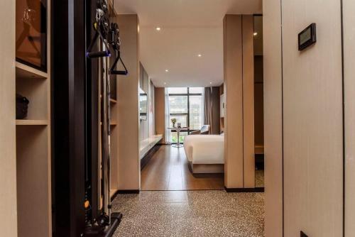 何夜青年旅行酒店(西安钟楼地铁站店) 何夜青年旅行酒店(西安钟楼地铁站店)