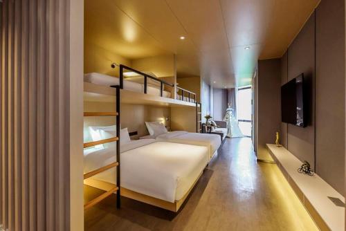 何夜青年旅行酒店(西安钟楼地铁站店) 何夜青年旅行酒店(西安钟楼地铁站店)