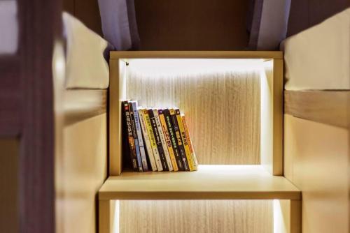 何夜青年旅行酒店(西安钟楼地铁站店) 何夜青年旅行酒店(西安钟楼地铁站店)