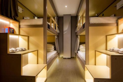 何夜青年旅行酒店(西安钟楼地铁站店) 何夜青年旅行酒店(西安钟楼地铁站店)