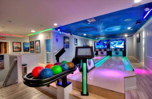 Last Minute Disney Getaway! Private Pool, Hot Tub & Games Room. Book Now! #35508 in Davenport, USA