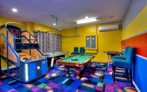 Last Minute Disney Getaway! Private Pool, Hot Tub & Games Room. Book Now! #35508 in Davenport, USA