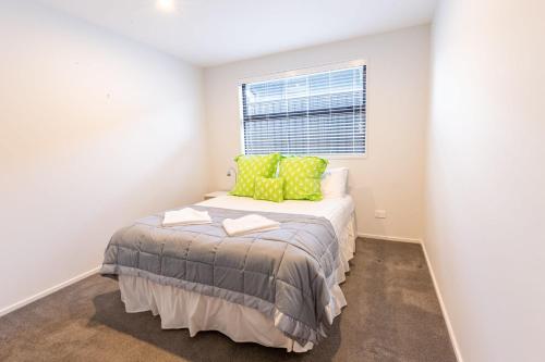 Fantastic Views on Farrant Dr - image 3