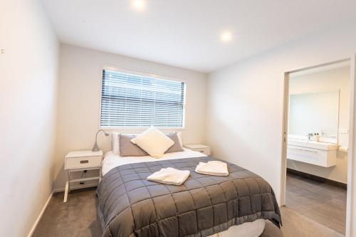 Fantastic Views on Farrant Dr - image 5