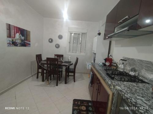 Kitchen, Magnificent Sunlit Ground-Floor Apartment Netflix,Wi-Fi ,Comfort, Style in Suburbs