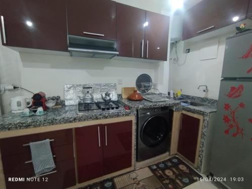 Kitchen, Magnificent Sunlit Ground-Floor Apartment Netflix,Wi-Fi ,Comfort, Style in Suburbs