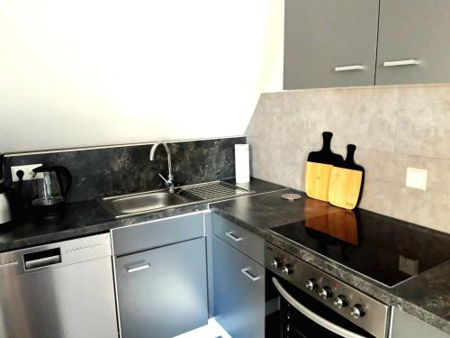 廚房, Seyfarthrooms - Crimmitschau 3 - zentrale Lage, gute Anbindung, voll ausgestattet in 克里米喬