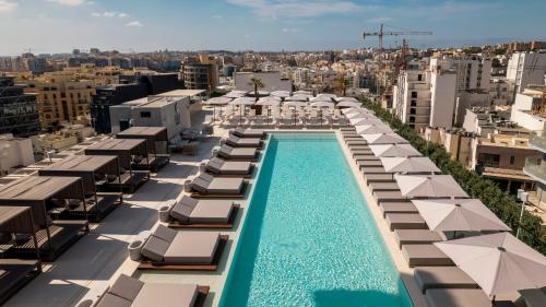 泳池, 伦敦人酒店圣朱利安斯 (The Londoner Hotel St. Julians) in 圣朱利安