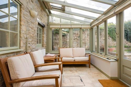 Charming Cottage in Cotswolds Riverside Village in Fairford