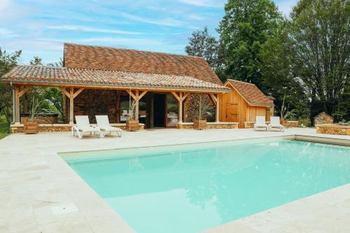 Peldbaseins, Parc de la Fage by Douce France Location in Journiac
