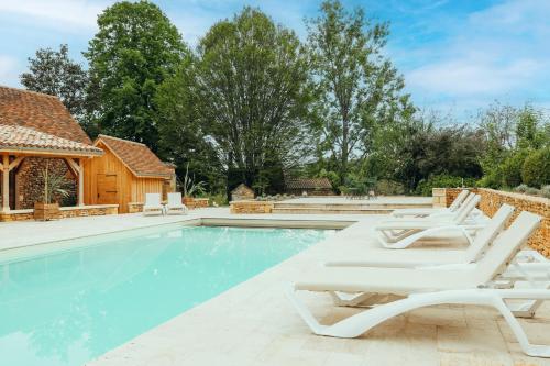 Peldbaseins, Parc de la Fage by Douce France Location in Journiac