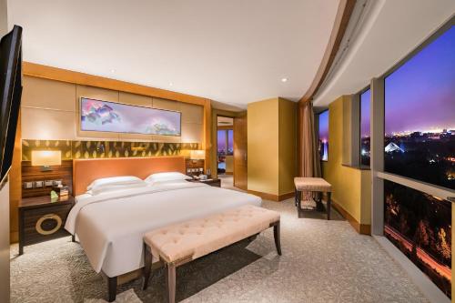 Lake View Hotel Room Type - Executive Suite