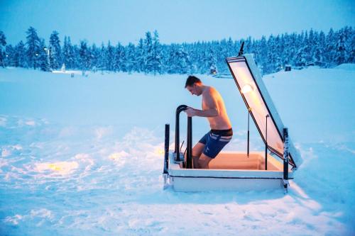 Kakslauttanen Arctic Resort - Igloos and Chalets - image 5