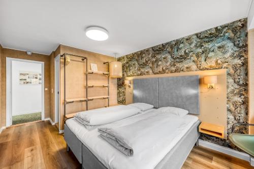 1 queen bed