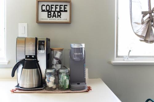 Graduation 2025! Great for Gatherings, King Beds, Firepit, Pet Friendly with Huge Fenced Yard Graduation 2025! Great for Gatherings, King Beds, Firepit, Pet Friendly with Huge Fenced Yard