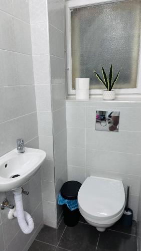 Private Bedroom in the Apartment in Ulloi 66- 5min to Corvin Negyed, Aldi, Budapest (foto 10)
