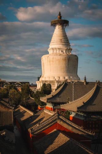 East Sacred Hotel-easy to findᴮᵉⁱʲⁱⁿᵍᒼᵉⁿᵗᵉʳ丨Near Tiananmen Forbidden City丨close to Metro Zhangzizhong And Beixinqiao丨 Free laundry service coffee drinks mineral water and snacks丨English language Tourism ticket service small change