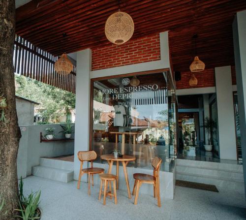Puu Pau Hotel & Coffee Shop