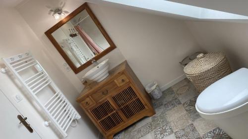 Bathroom, Simples Escales : gite nature, detente et sauna in Les Rosiers-sur-Loire